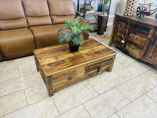 Coffee Table with 4 drawers
